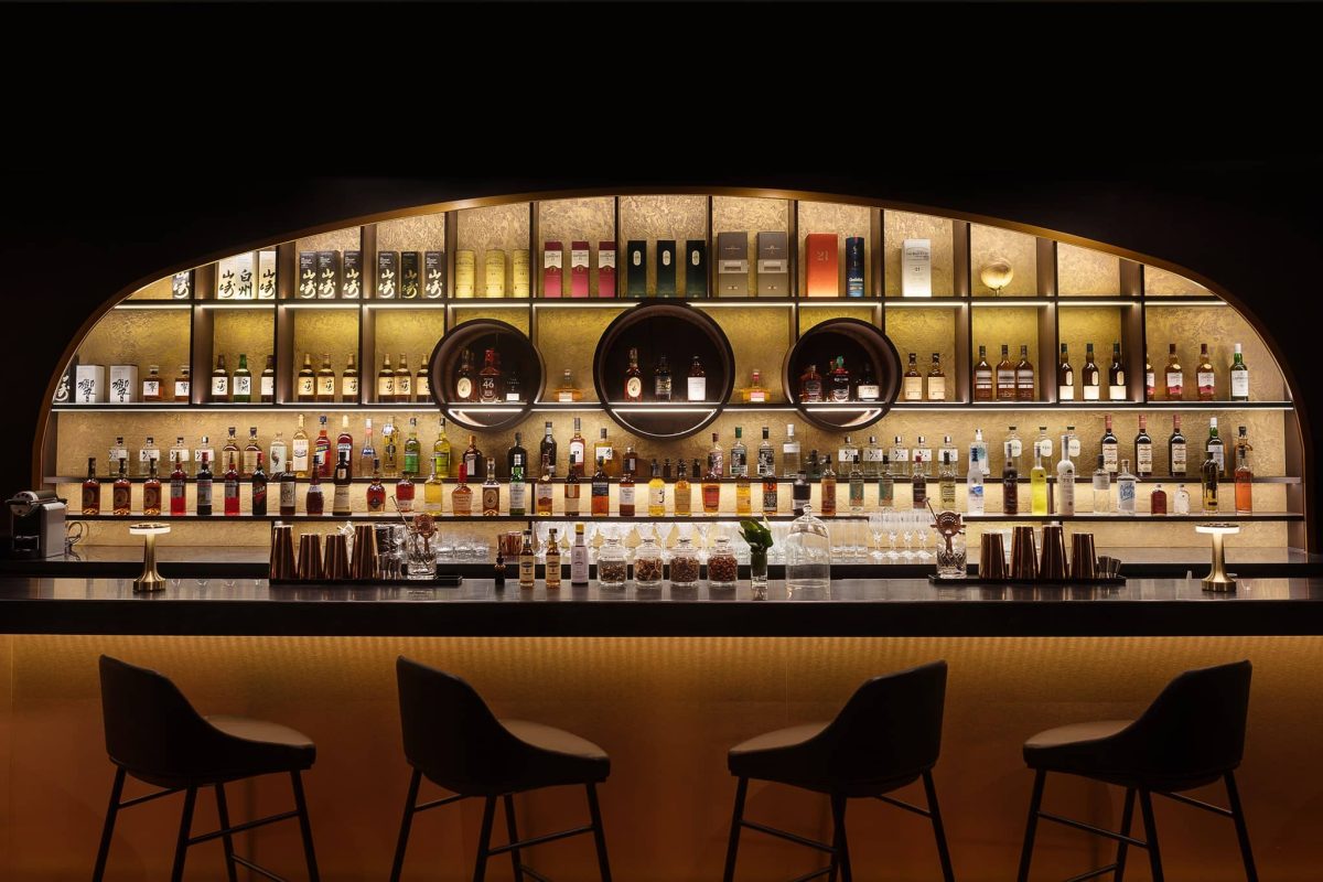 3 Best Bars In Raffles Place: Cheers To The Finest! (2026)
